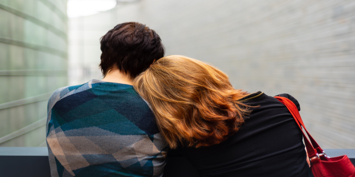 woman leaning in his man's shoulder